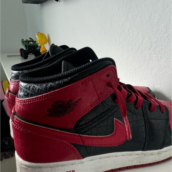 JORDAN 1 MID BLACK + RED=BRED - Picture 2 of 5
